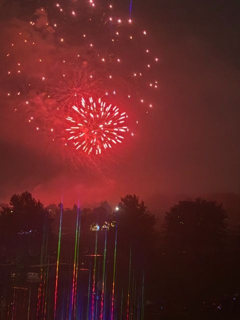 A firework that appears to have both white and red aspects yields its own rainbow diffraction pattern: less pronounced but still visible, compared to the images above.  